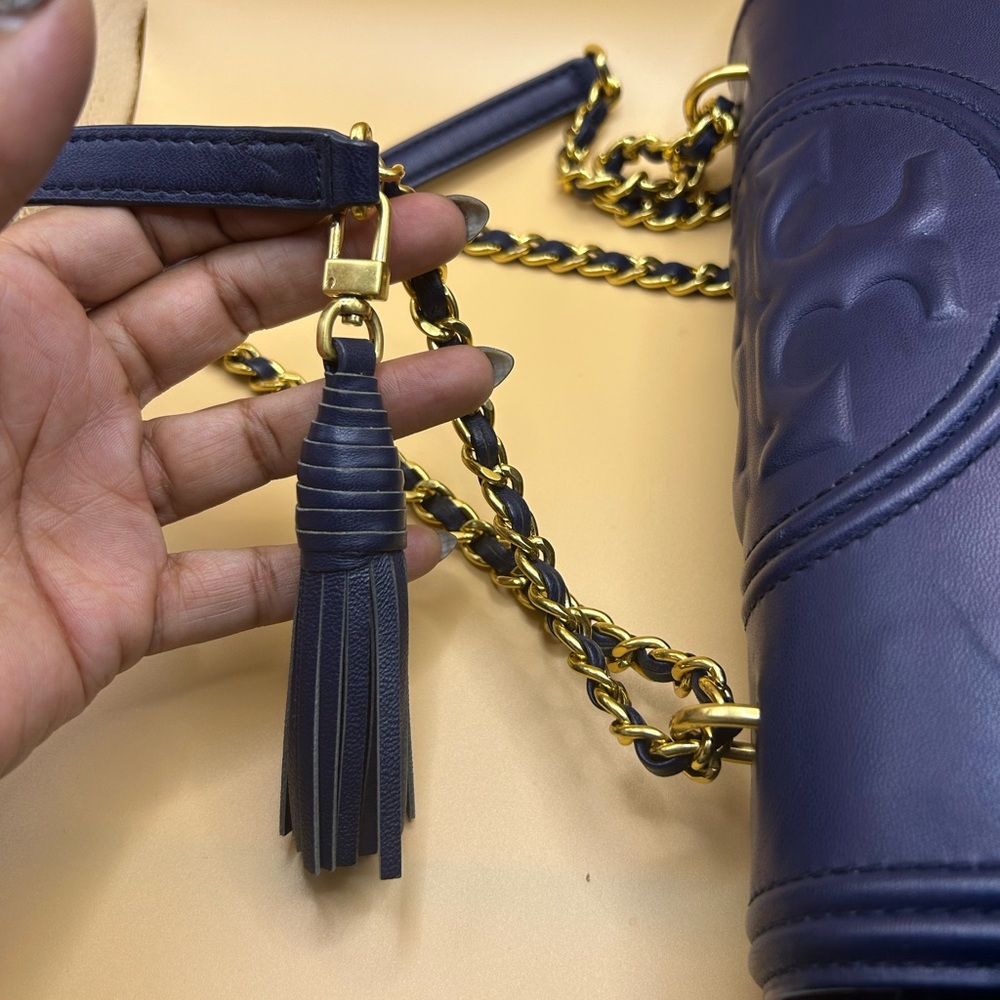 Tory Burch Blue Quilted Leather Chain Shoulder Bag | Gold Hardware | Tassel - Picture 8 of 12